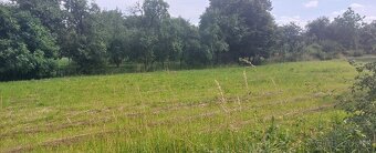 Predám široký stavebný pozemok Moravany - 2