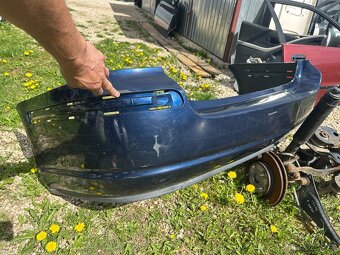 Predám nárazník Blatník Svetlo Kufor Sklo Toyota Avensis T25 - 2