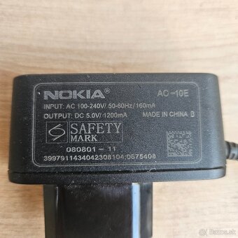 Nabijacka Nokia AC-10E + darcek - 2