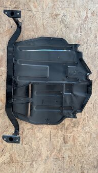 Predám kovový kryt motora pre Škodu Octaviu 1gen/VW Golf Mk4 - 2