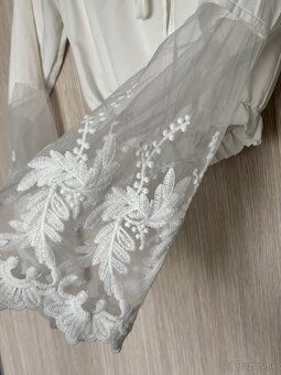 Predám elegantný biely crop-top - 2