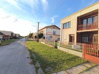 ZNÍŽENÁ CENA  poschodový rodinný dom Bušince - 2