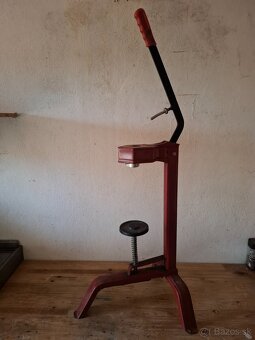 Uzatvárač vínových fliaš - 2