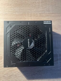 Gigabyte UD750 GM - 2