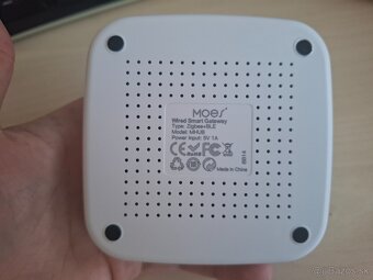 Moes zigbee multimode brána (tuya brána) - 2