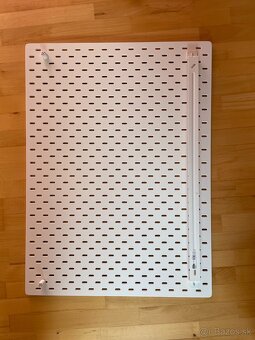 Tabula s vesiakmi - Ikea pegboard - 2
