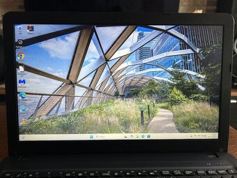 Predám notebook Asus VivoBook 15... - 2