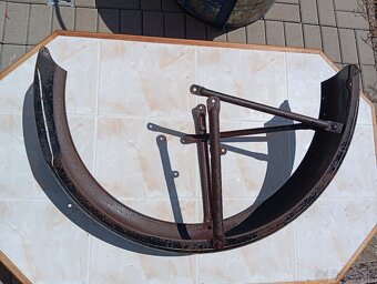 Predám nádherný zadný blatník na čz 125 B,T - 2