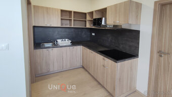 NA PRENÁJOM ZARIADENÝ 2,5 IZBOVÝ BYT V KOMÁRNE - 2