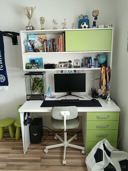 Predám posteľ, stôl a policu do detskej izby - 2