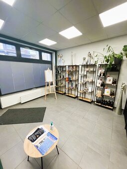 Prenájom / Obchodný priestor v centre Malaciek, 50 m2. - 2