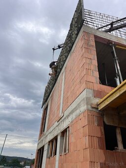 Ponúkame prepravu s platom a valník s HR - 2