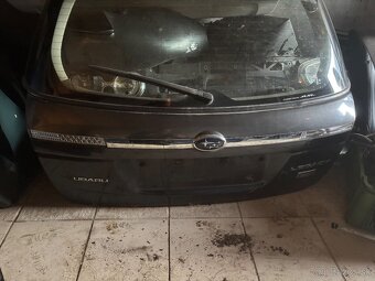 Predam zadny kufor subaru legacy combi - 2