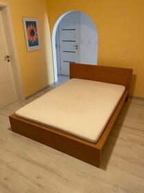 Manželská posteľ Ikea Malm s roštom a matracom - 2