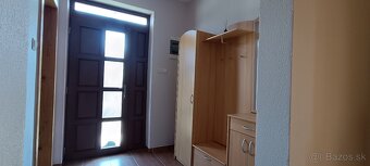 NA PREDAJ KOMFORTNÝ 4 IZBOVÝ RODINNÝ DOM S GARÁŽOU OŽĎANY - 2