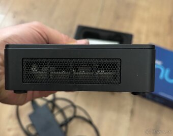 Intel NUC 12 Pro (NUC12WSKi5) - 2