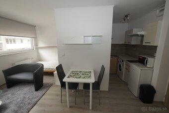 Top 1i byt s internetom a vlastným parkovaním / centrum - 2