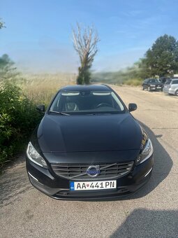 Volvo V60 D2 2.0D, 2018, manuál, 142 000 km, servis - 2