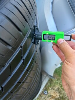 285/40 R21 Hankook - 2