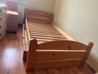 Darujem za odvoz drevenú posteľ so šuplíkom - 2