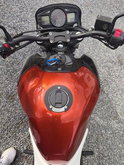 Suzuki gsr 600 - 2