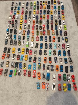 216 ks Hotwheels - iba v celku - 2