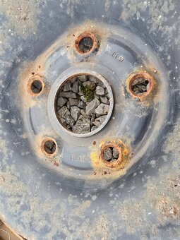 Predám zimnú pneu 195/65 R15 na 5x112 disku - 2
