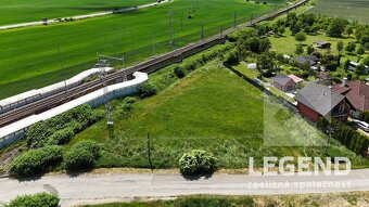 Slnečný stavebný pozemok v Tr.Bohuslaviciach - 2.347m2, IS - 2