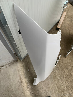 predni blatnik skoda octavia 2 II pravy 1026 bily - 2