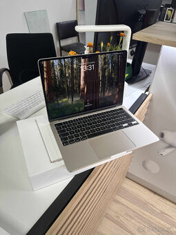 Apple MacBook Air 13″ (M4, 2024) - 2