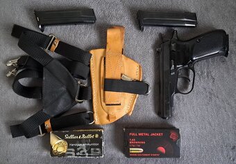 Pištoľ ČZ 83 s príslušenstvom - 2