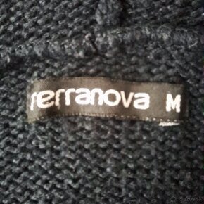 DÁMSKY PULÓVER S KAPUCŇOU (v. M) 3 € - 2