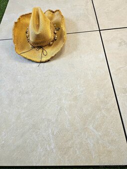 Dlažba protišmyk aj na terče 60x60x2cm, jemná krémova - 2