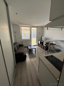 Predaj garsónka Levice, 20m2 + balkón, v centre mesta - 2