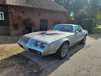 Pontiac Firebird V8 z roku 1980 - 2