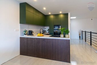 NA PREDAJ - mezonet 3 izb. byt+ terasa+garáž - REZERVOVANÉ - 2