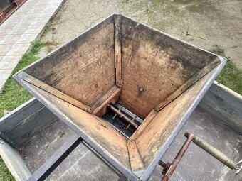 mlyncek na hrozno - 2