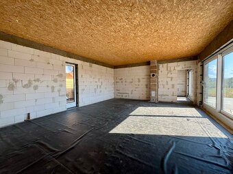 BENIAKOVCE - 4 IZBOVÝ PEKNÝ RD 107 M2 S TERASOU, HRUBÁ STAVB - 2