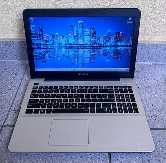 Asus Vivobook / i5 5200U / 8GB RAM / 256GB SSD / 15.6" - 2