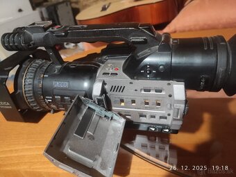 Panasonic AG- DVX100 - 2