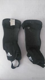Adidas chrániče futbalové - 2