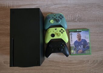 Xbox series x + 2 gamepady - 2