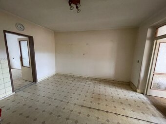 Rodinný dom v obci Banka pri Piešťanoch so záhradou - 2