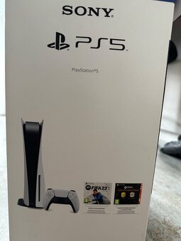 PlayStation 5 + 2 ovládače, TOP stav, záruka do 12/2025 - 2