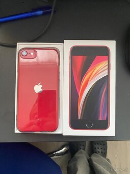 Predám iPhone SE 2020 64GB Red - 2