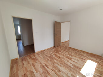 Na prenájom 4-izbový nezariadený byt po celkovej rekonštrukc - 2