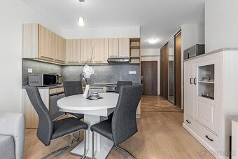 Moderný 2-izbový byt s balkónom a parkovacím miestom - 2