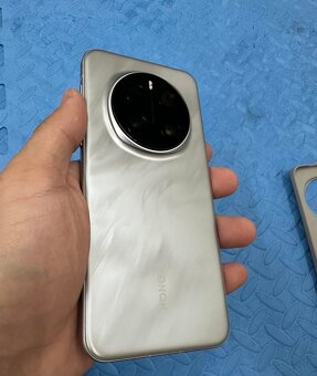 Predám Honor Magic 7 Pro 12+12GB / 512GB - 2