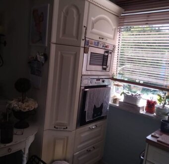 Venkovská krémová kuchyně se spotřebiči, 5882 - 2