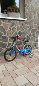 Detsky bicykel s pomocnymi kolieskami - 2
